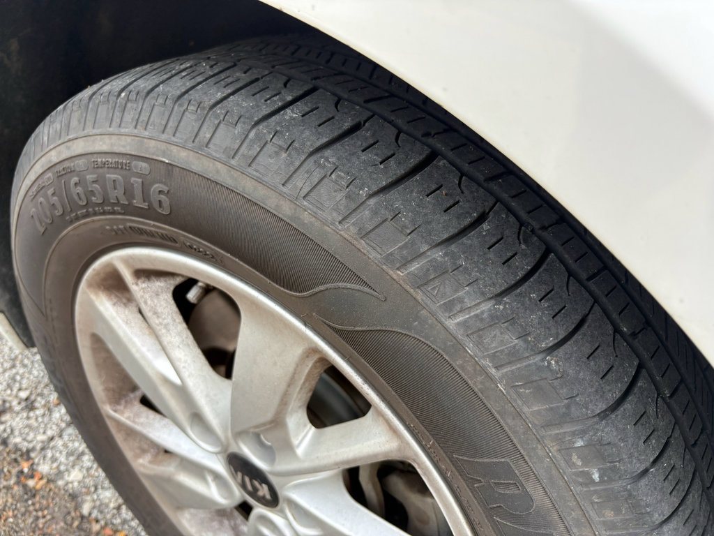 Used 2016 Kia Optima LX image 10