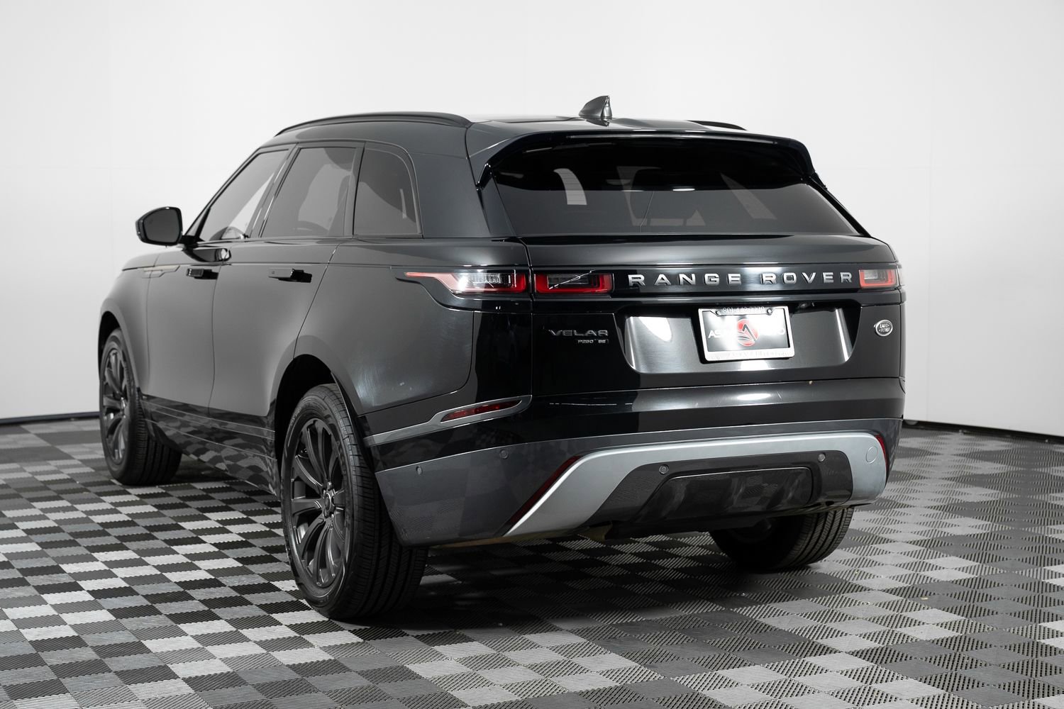 Used 2018 Land Rover Range Rover Velar R-Dynamic SE image 5
