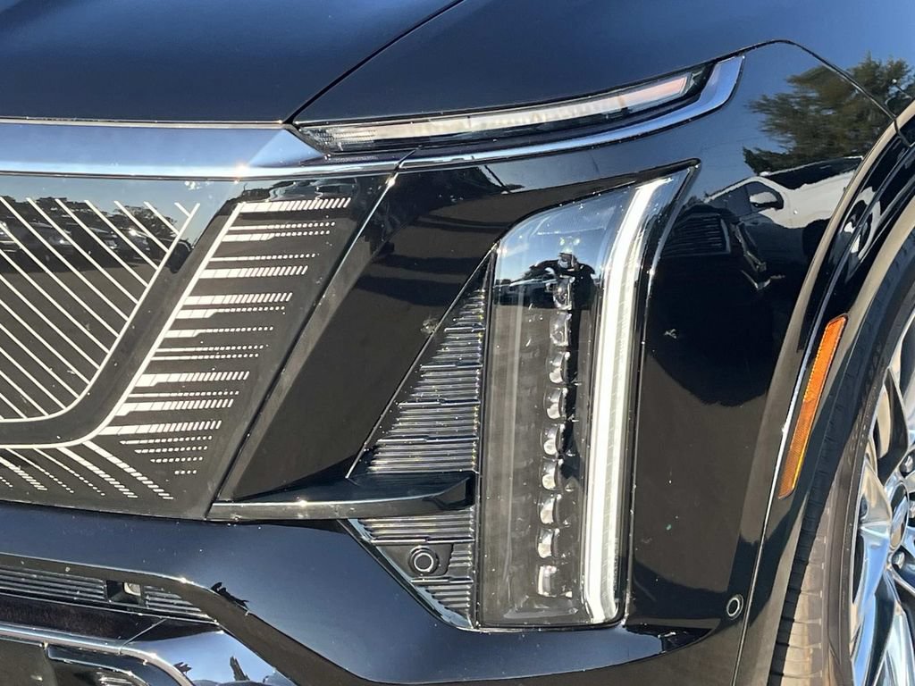 Certified 2026 Cadillac Vistiq Platinum w/ LPO, Floor Liner Package AWD/4WD image 9