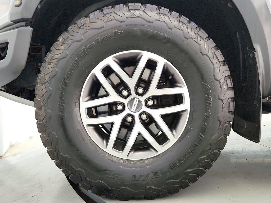 Used 2017 Ford F150 Raptor w/ Equipment Group 802A Luxury AWD/4WD image 39