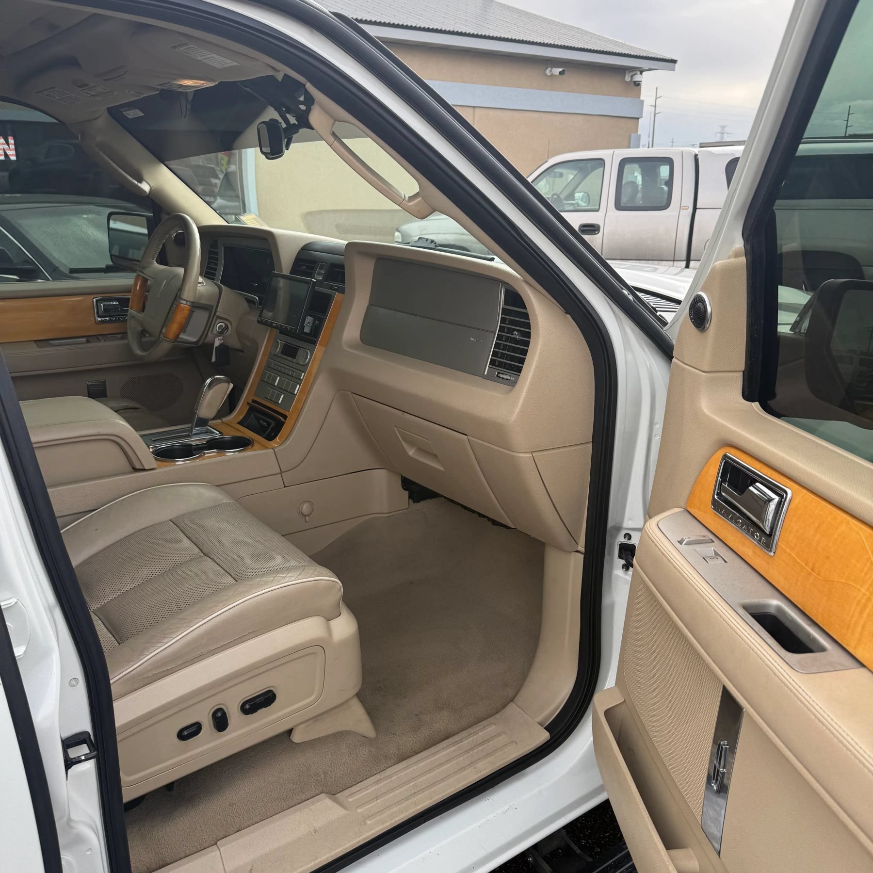 Used 2008 Lincoln Navigator 4WD image 19