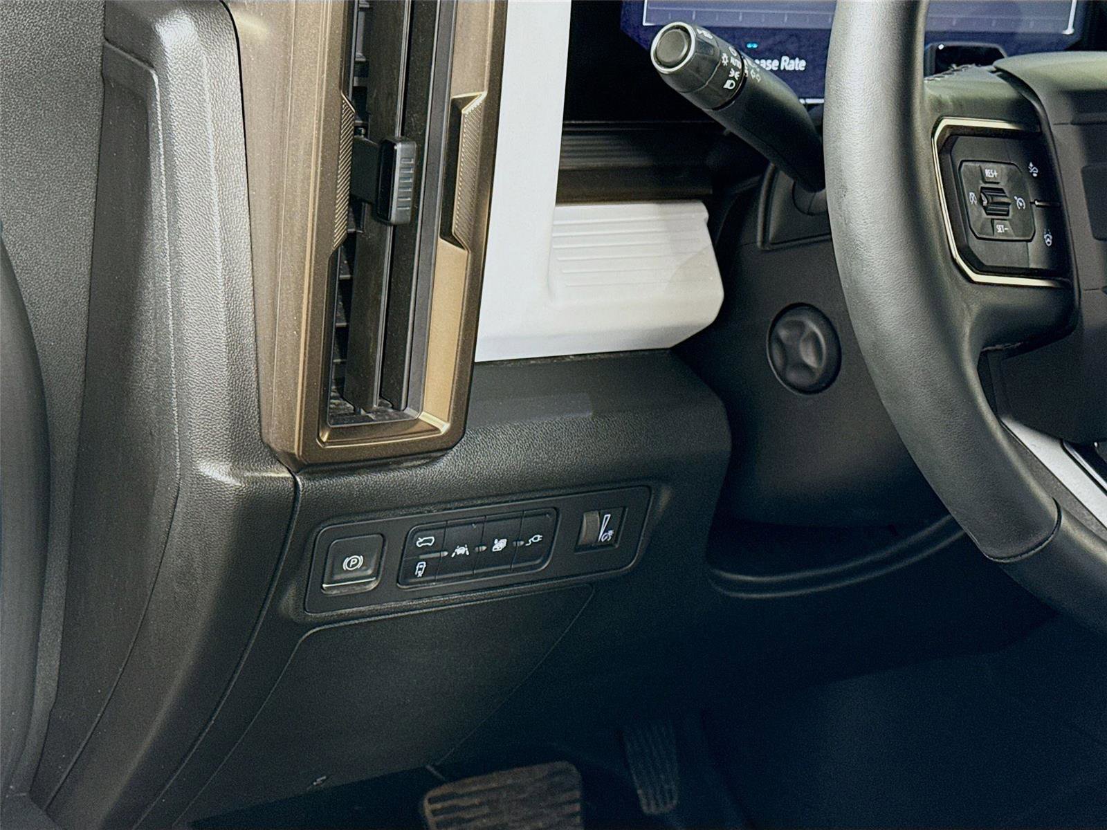 Used 2024 GMC Hummer EV 2X w/ Extreme Off-Road Package image 4