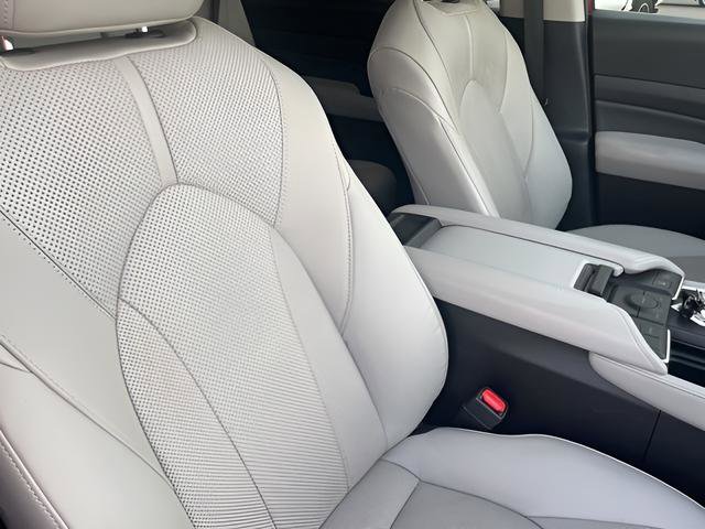 Used 2024 Toyota Grand Highlander Limited image 27