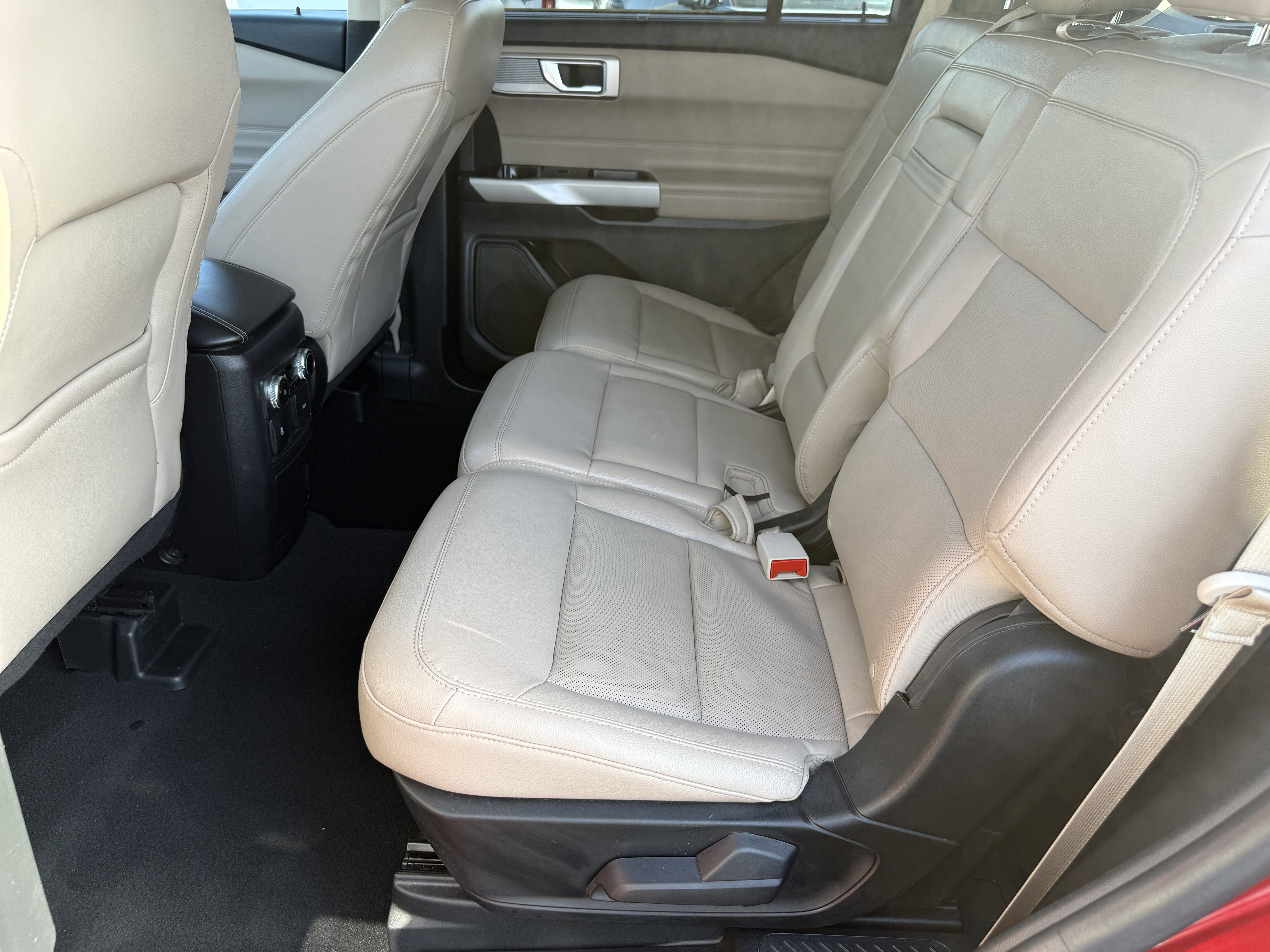 Used 2024 Ford Explorer Limited RWD image 28