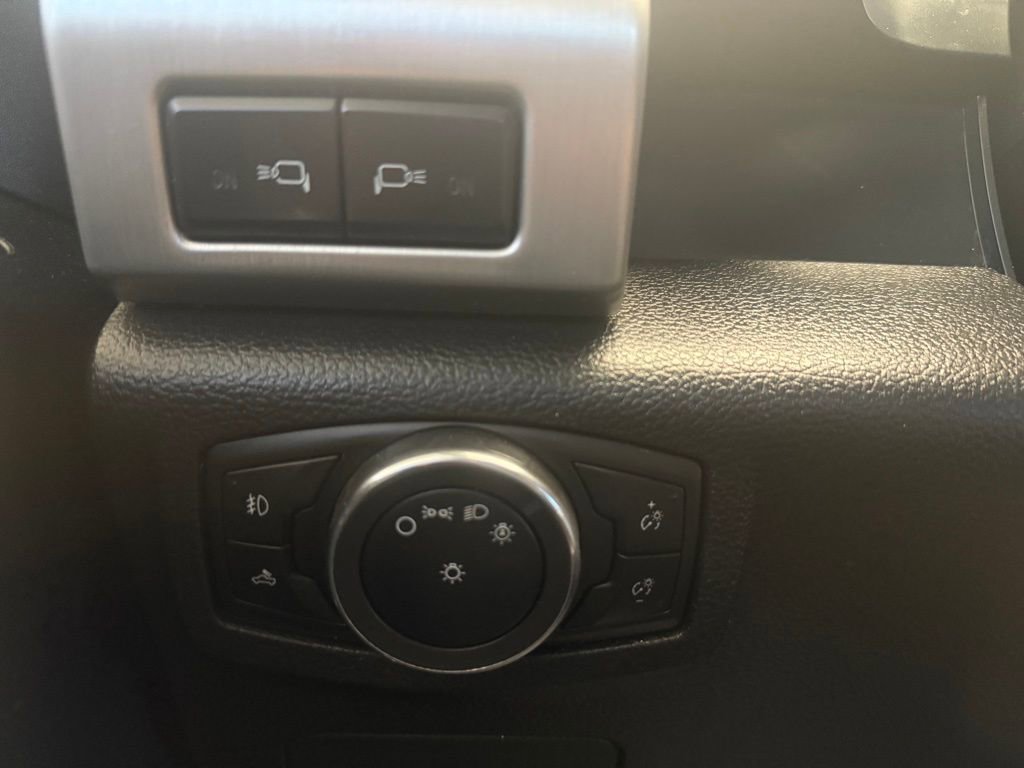 Used 2015 Ford F150 Platinum w/ Equipment Group 701A Luxury image 31