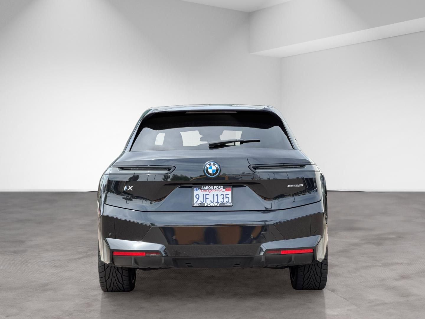 Used 2024 BMW iX xDrive50 w/ Premium Package AWD/4WD image 5