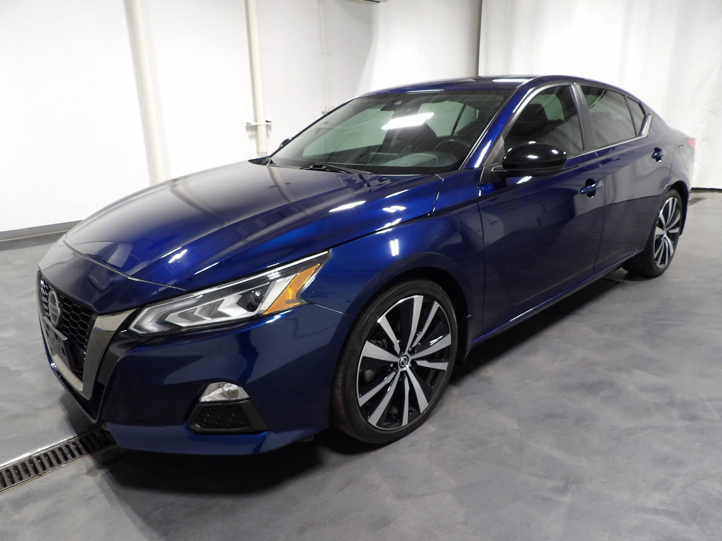 Used 2022 Nissan Altima 2.0 SR image 3