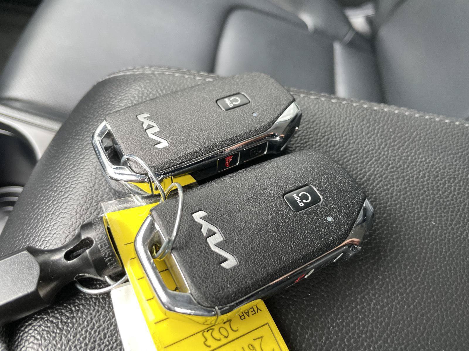Used 2023 Kia Sportage EX AWD/4WD image 32