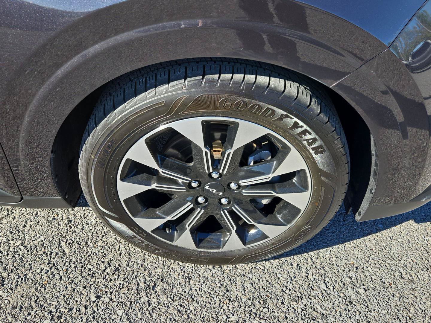 Used 2024 Kia Carnival EX FWD image 9