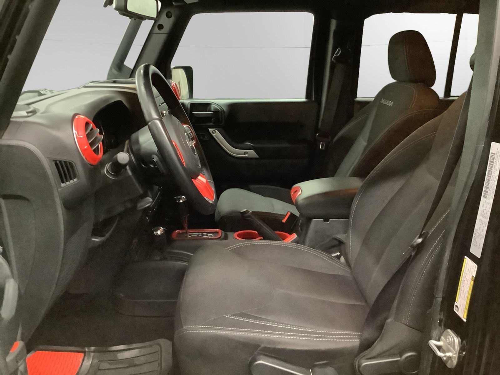 Used 2018 Jeep Wrangler Unlimited Sahara image 9
