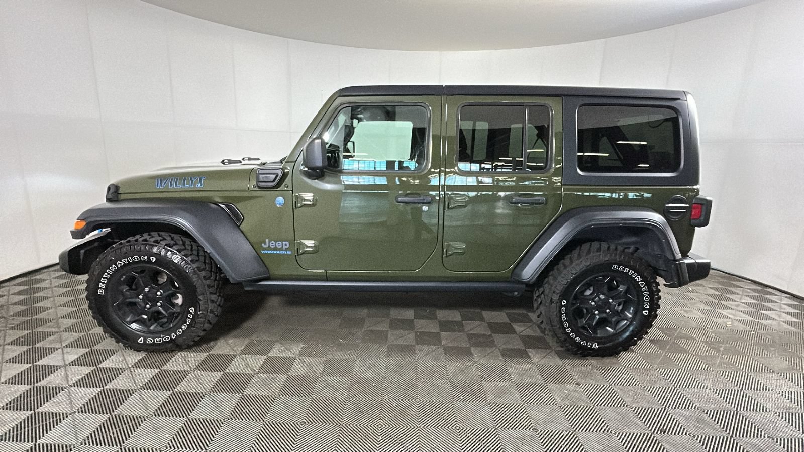 Used 2023 Jeep Wrangler Unlimited w/ Cold Weather Group AWD/4WD image 7