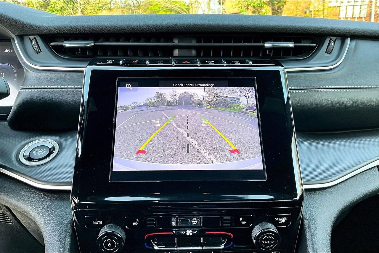 Certified 2023 Jeep Grand Cherokee Altitude image 13