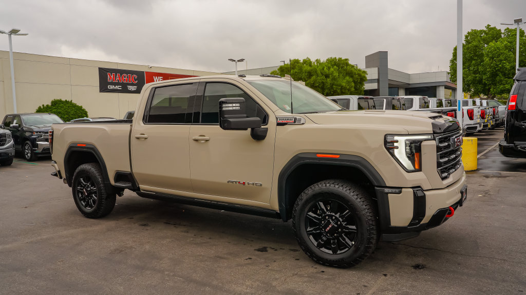 New 2026 GMC Sierra 2500 AT4 w/ Technology Package AWD/4WD image 4