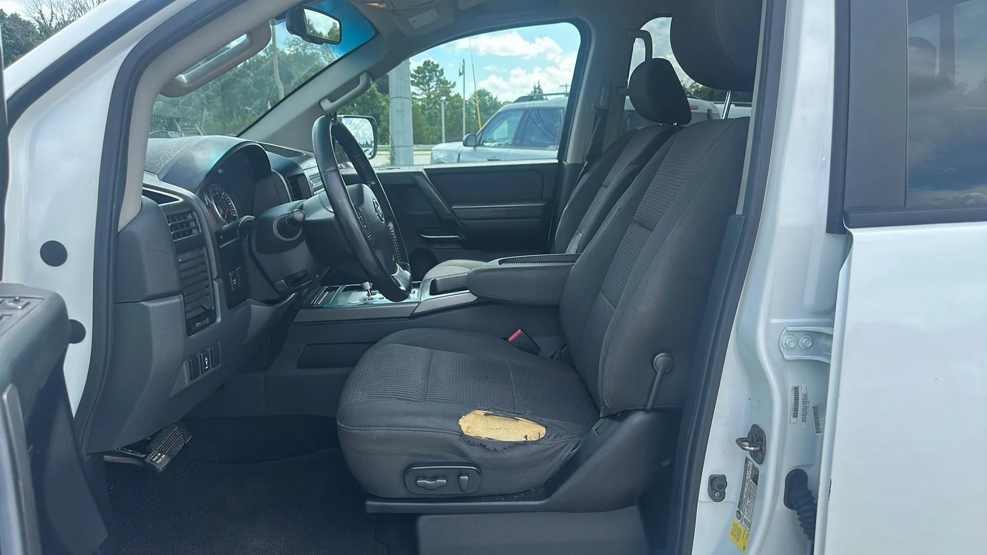 Used 2012 Nissan Titan SV w/ SV Value Truck Pkg image 9