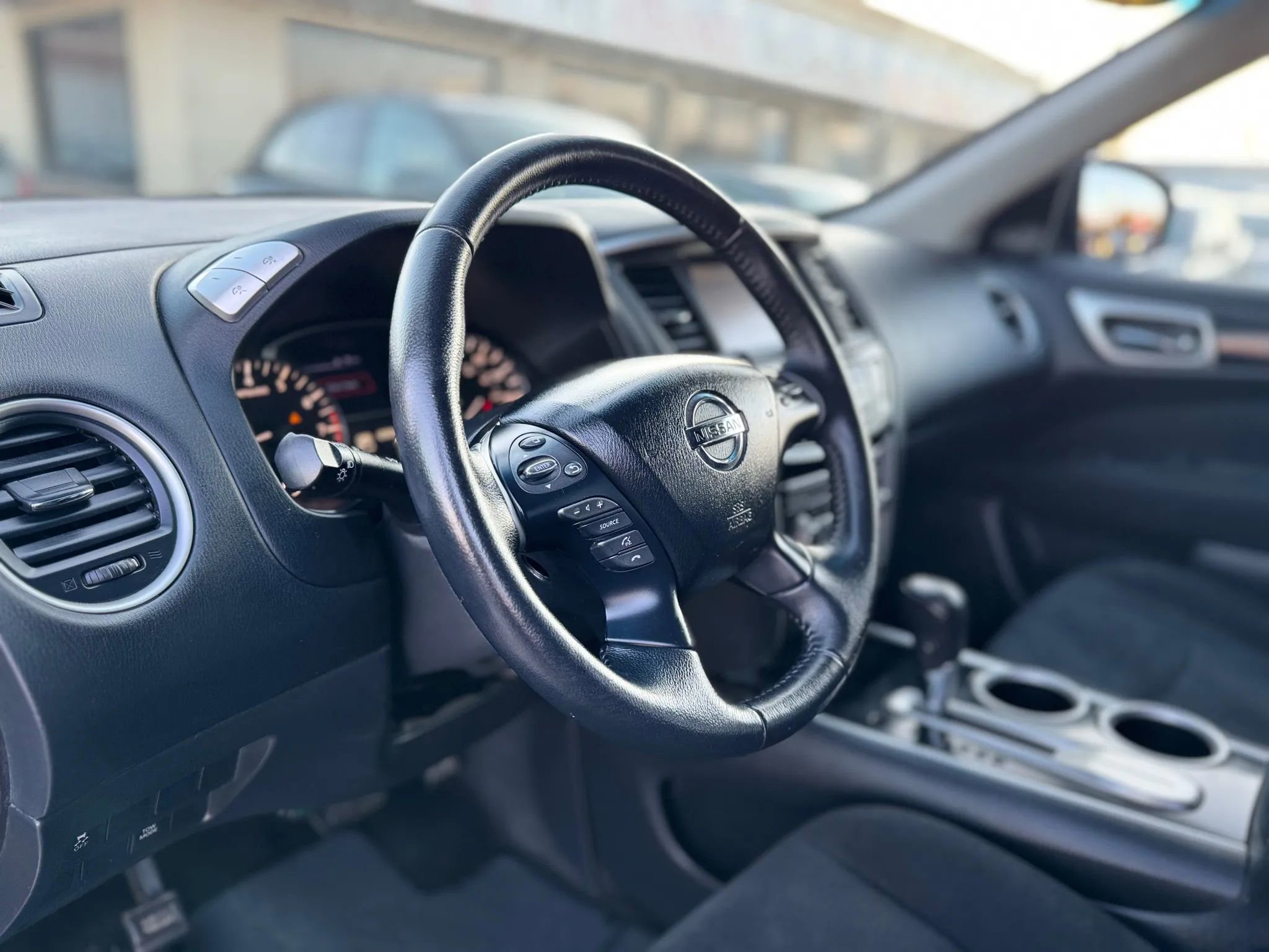 Used 2015 Nissan Pathfinder SV image 24