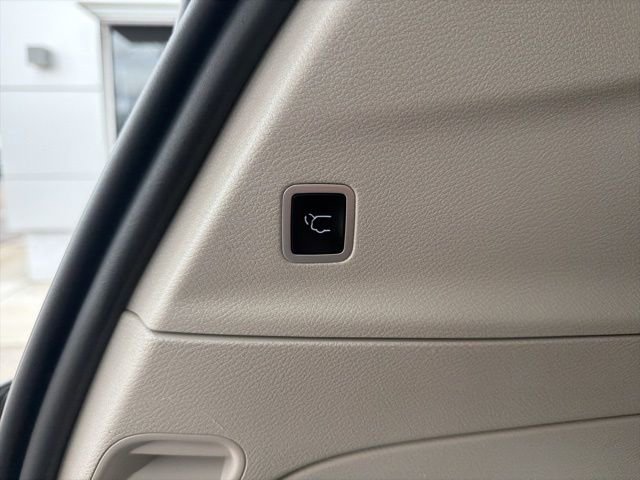 Used 2024 Chrysler Voyager LX FWD image 14