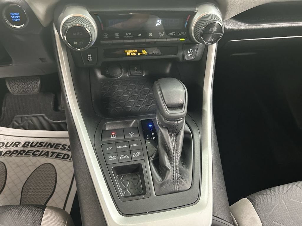 Used 2020 Toyota RAV4 XLE AWD/4WD image 17