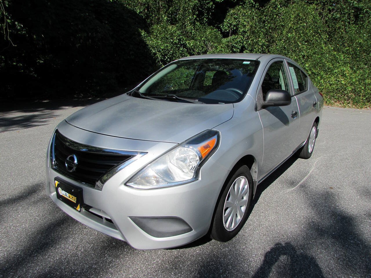 Used 2015 Nissan Versa S FWD image 1