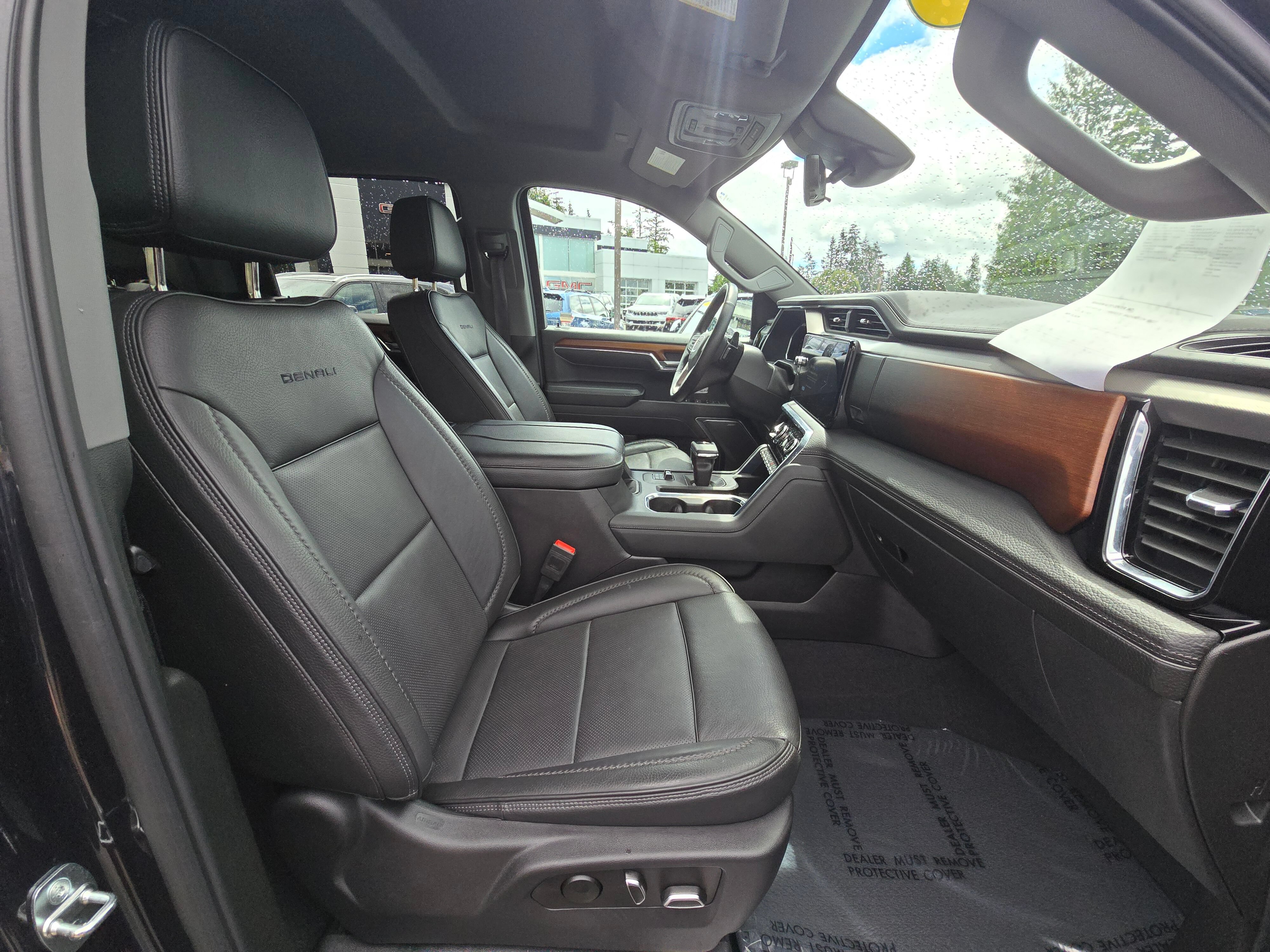 Used 2023 GMC Sierra 1500 Denali w/ Technology Package AWD/4WD image 11