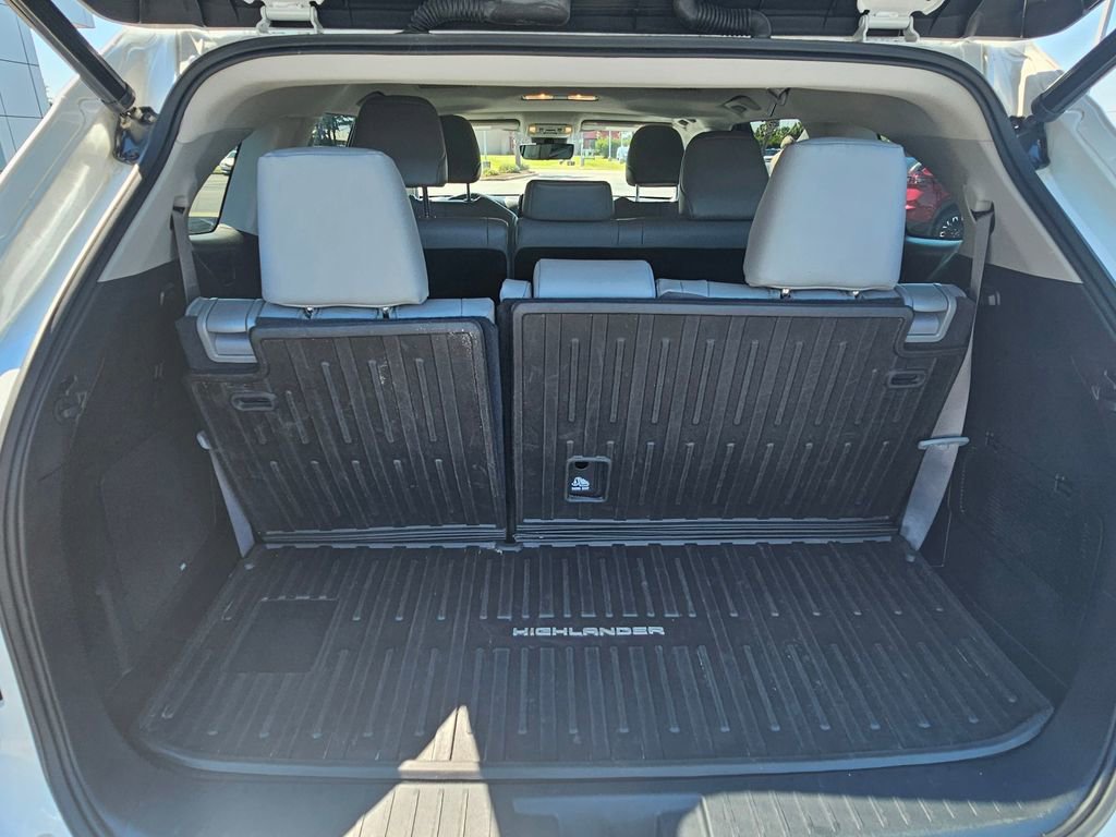 Used 2022 Toyota Highlander Limited FWD image 10