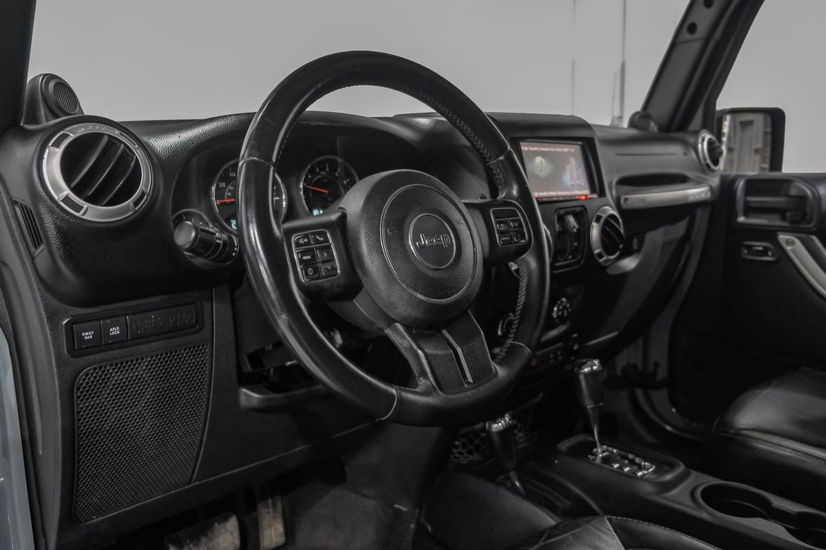 Used 2014 Jeep Wrangler Unlimited Rubicon w/ Connectivity Group image 14