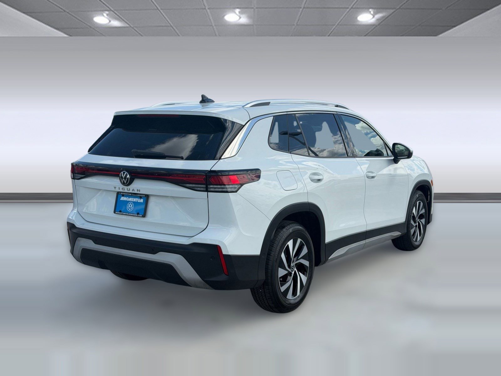 New 2025 Volkswagen Tiguan S FWD image 9