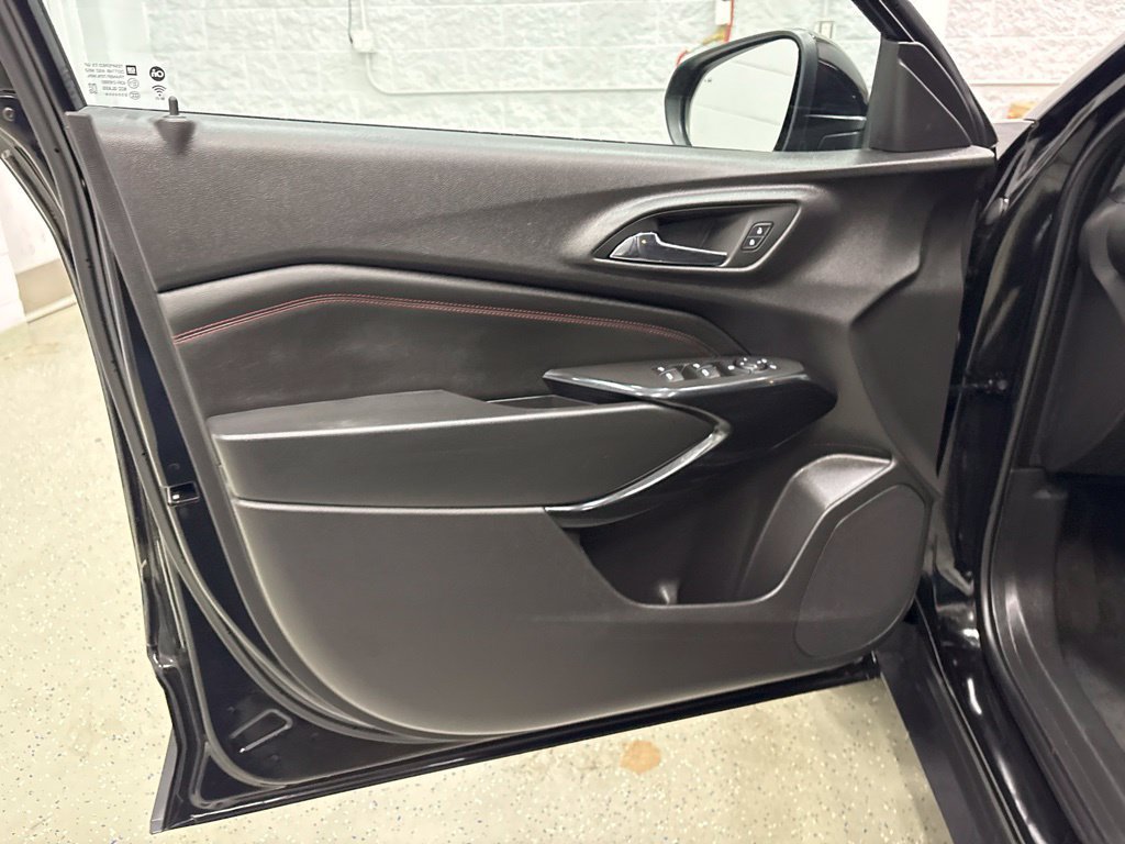 Used 2025 Chevrolet Trax RS w/ Sunroof Package FWD image 14