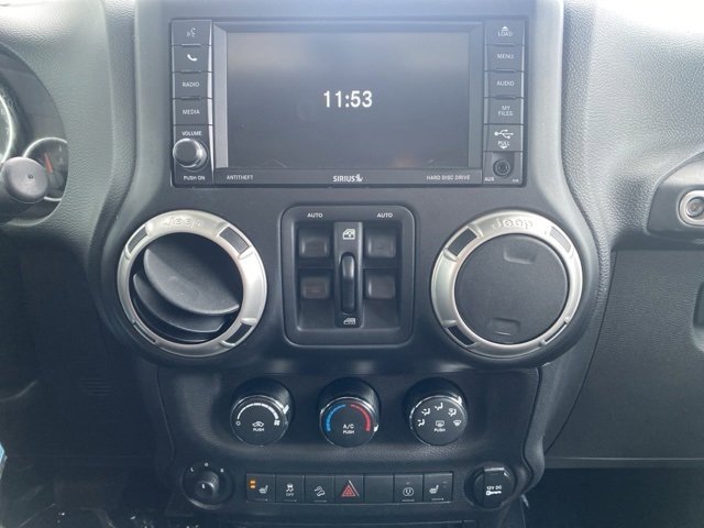 Used 2017 Jeep Wrangler Unlimited Rubicon w/ Connectivity Group image 15