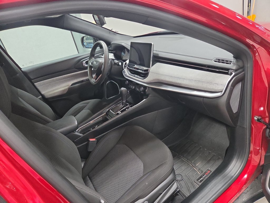 Used 2024 Jeep Compass Sport AWD/4WD image 15
