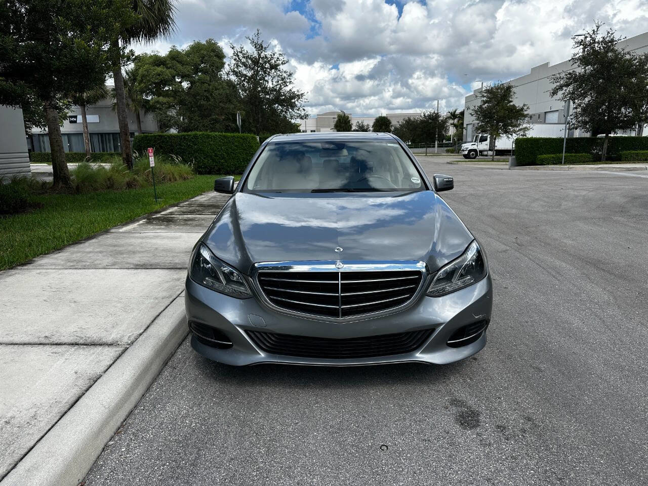 Used 2014 Mercedes-Benz E 350 Sedan image 2