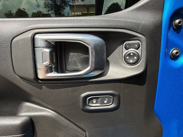 Used 2024 Jeep Gladiator Sport AWD/4WD image 15