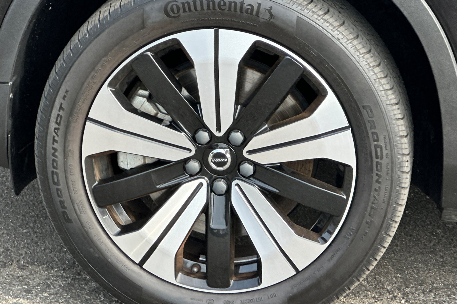 Certified 2023 Volvo C40 P8 Recharge Plus AWD/4WD image 32