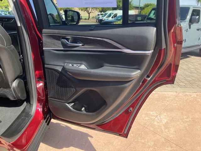 Used 2023 Jeep Grand Cherokee Limited w/ Luxury Tech Group II RWD image 25