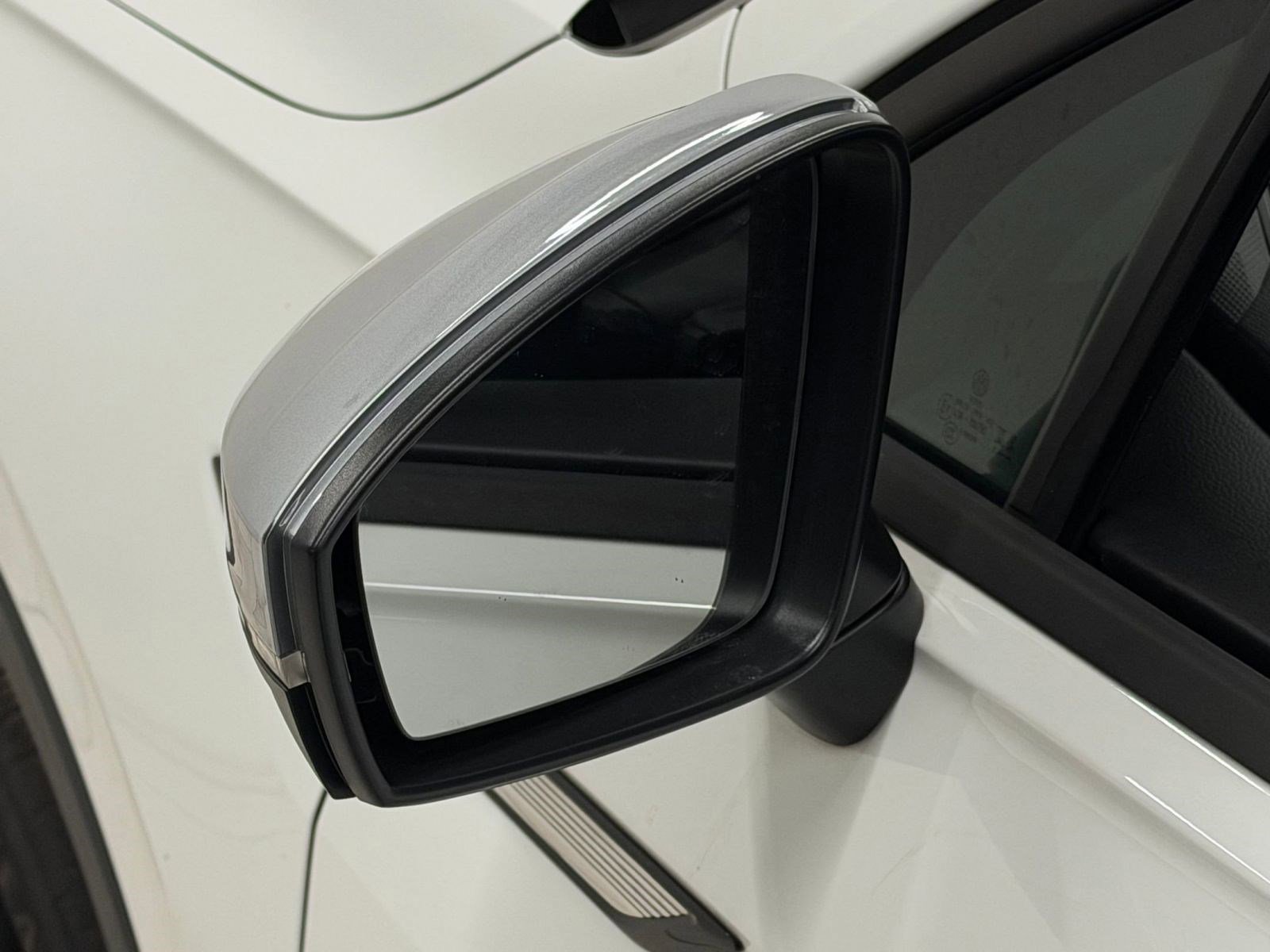 Used 2024 Volkswagen Tiguan Wolfsburg Edition image 32