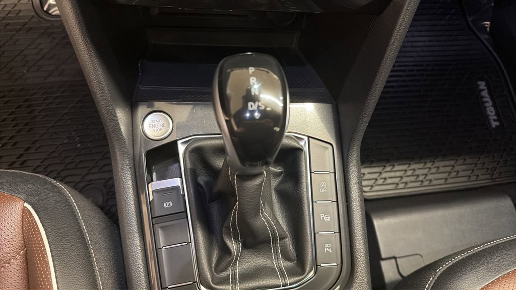 Used 2023 Volkswagen Tiguan SEL R-Line image 24