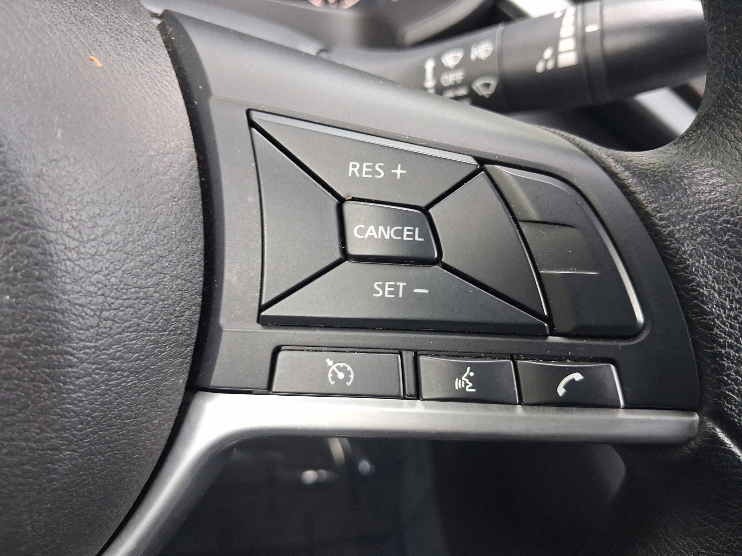 Used 2025 Nissan Altima 2.5 SV FWD image 24