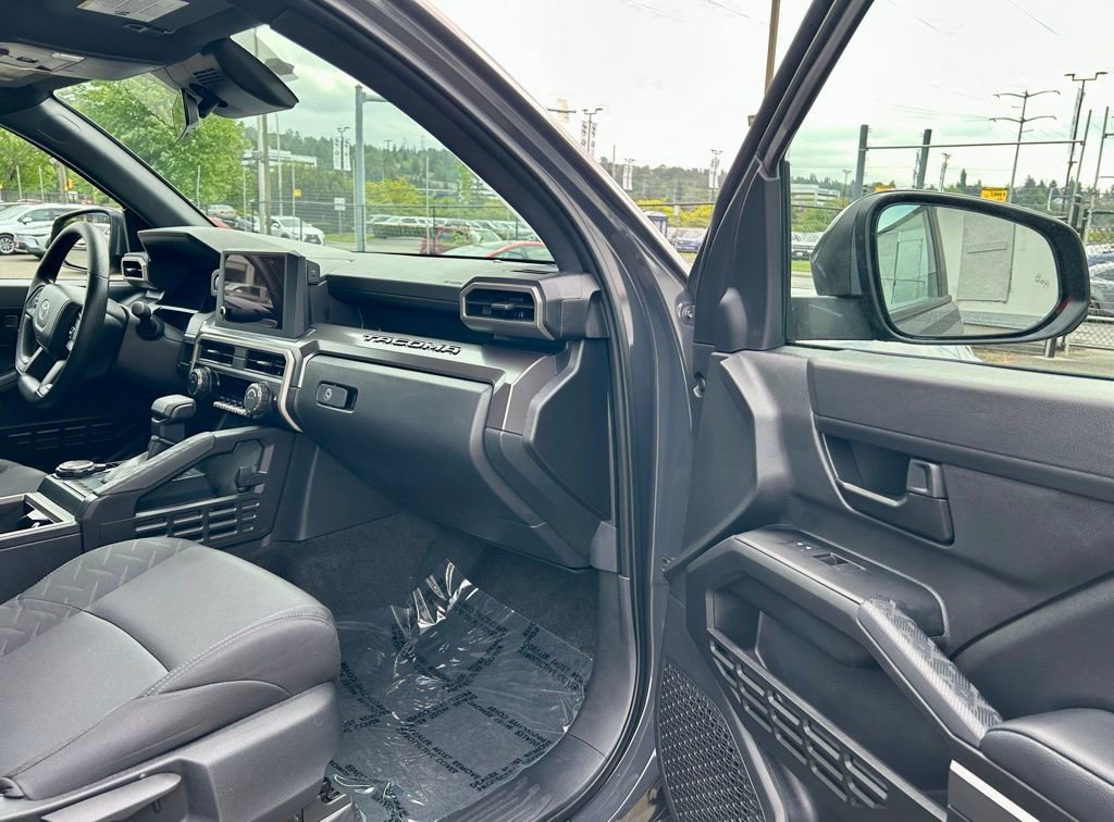 Certified 2025 Toyota Tacoma SR5 AWD/4WD image 13