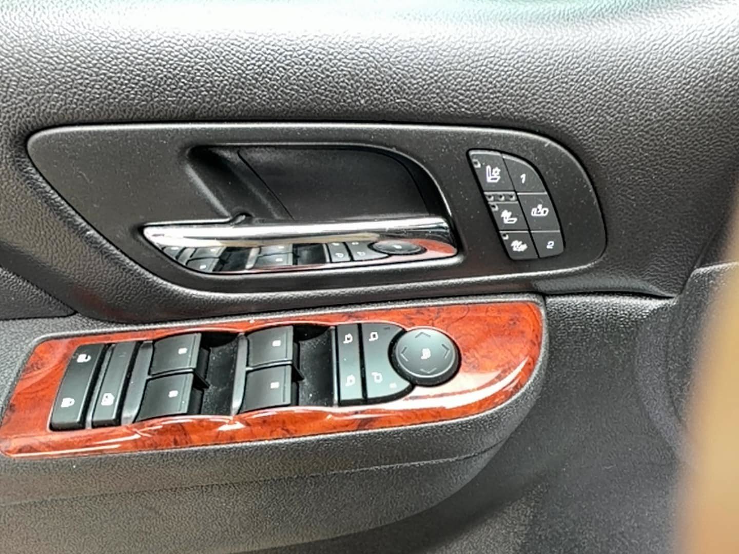 Used 2014 Chevrolet Suburban LTZ AWD/4WD image 14