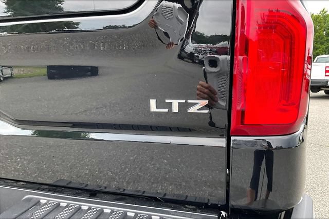 Used 2024 Chevrolet Silverado 1500 LTZ w/ LTZ Premium Package AWD/4WD image 25