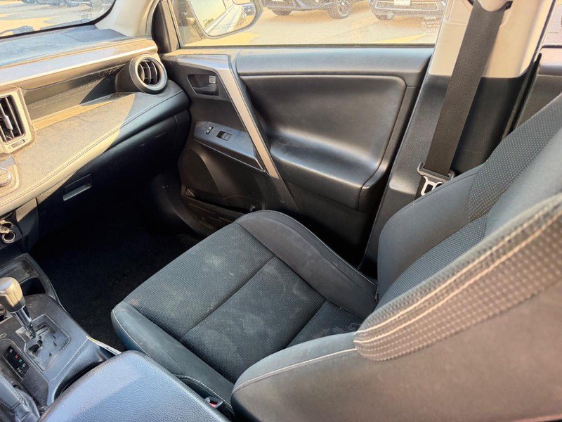 Used 2018 Toyota RAV4 LE AWD/4WD image 16