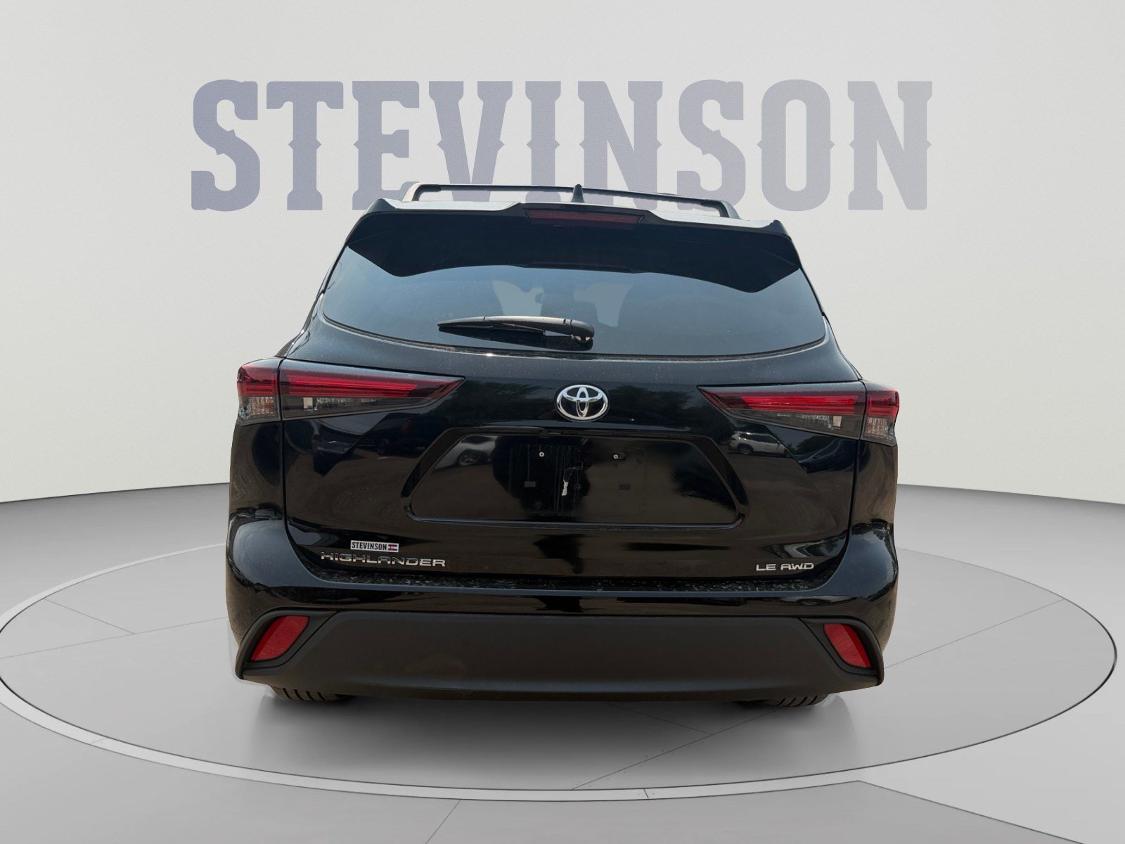 Used 2024 Toyota Highlander LE AWD/4WD image 4
