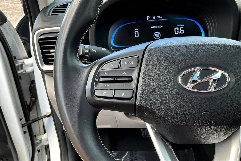 Used 2025 Hyundai Venue SEL FWD image 13