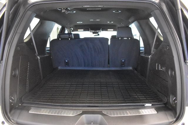 Used 2024 GMC Yukon Denali AWD/4WD image 16