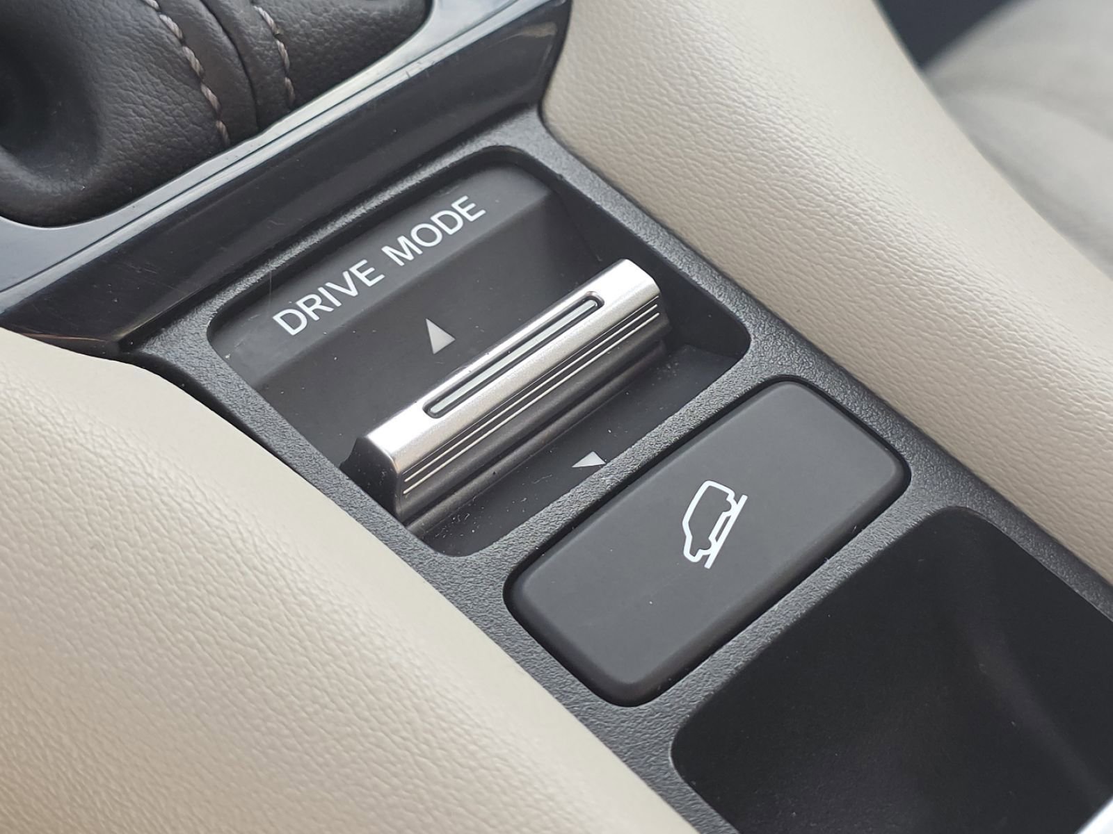 Certified 2023 Honda HR-V LX image 6