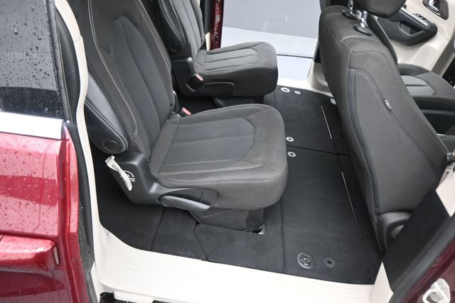 Used 2022 Chrysler Voyager LX FWD image 27