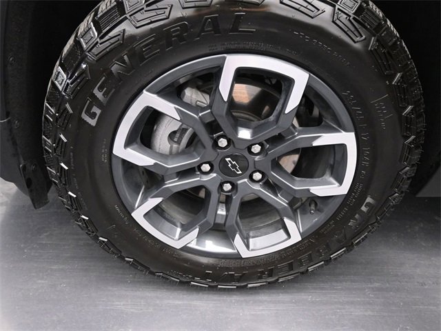 Used 2025 Chevrolet Equinox ACTIV w/ Safety and Technology Package image 36