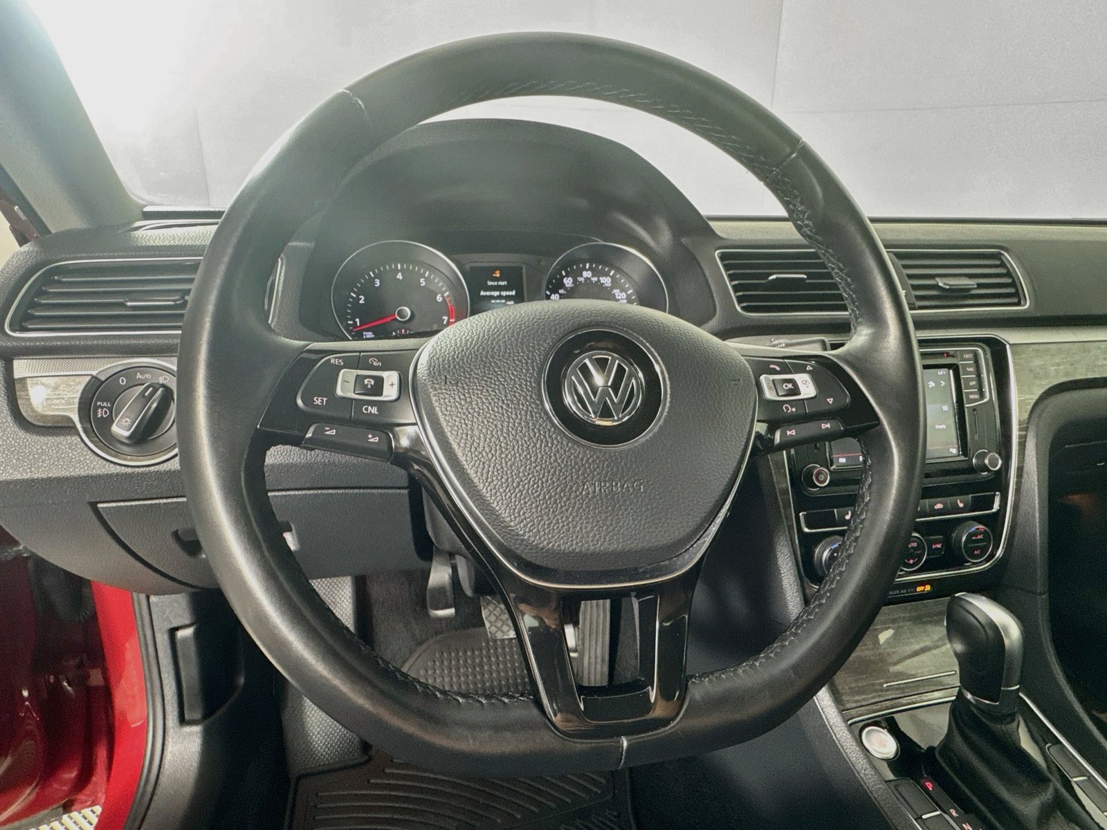 Used 2018 Volkswagen Passat 2.0T SE FWD image 25