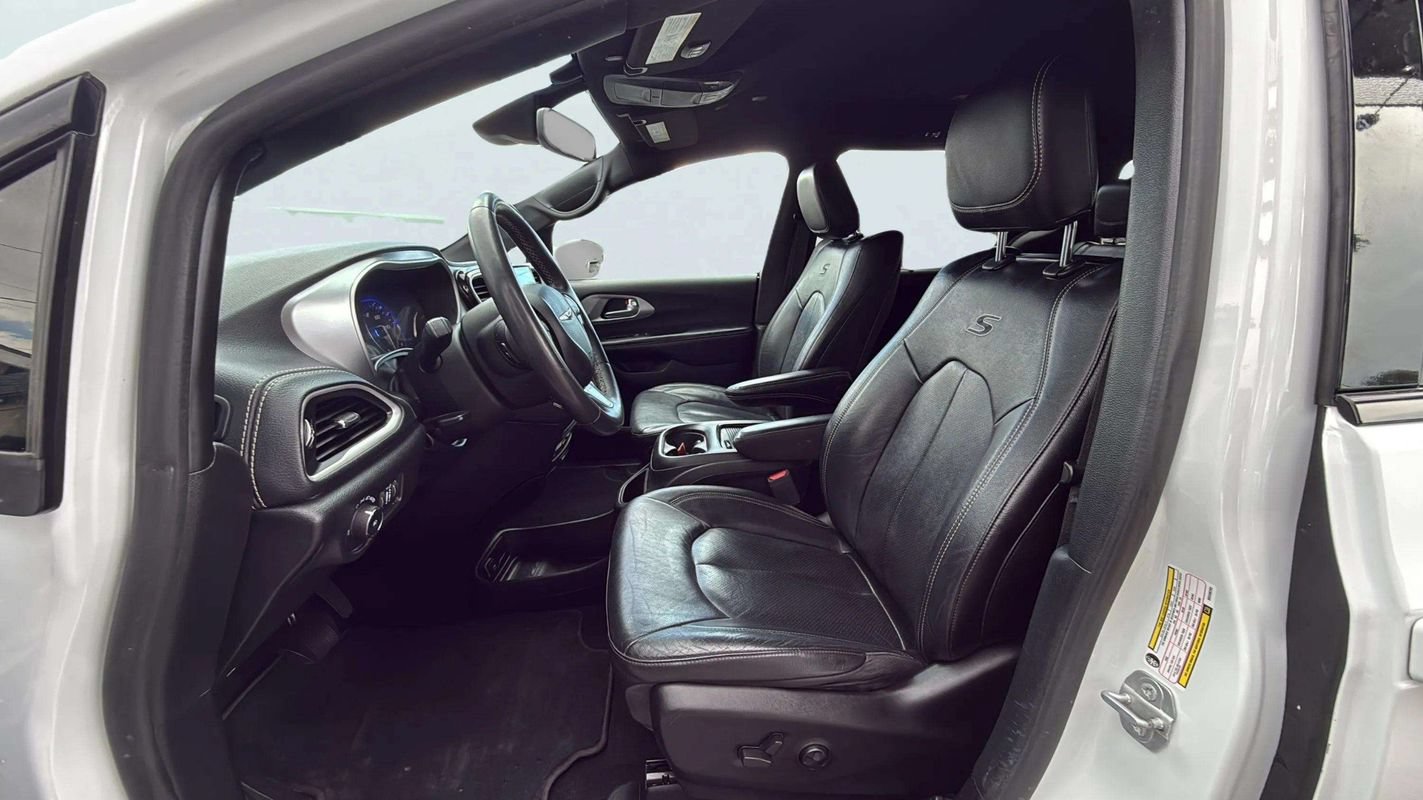 Used 2022 Chrysler Pacifica Touring-L w/ Uconnect Theater Family Group AWD/4WD image 22