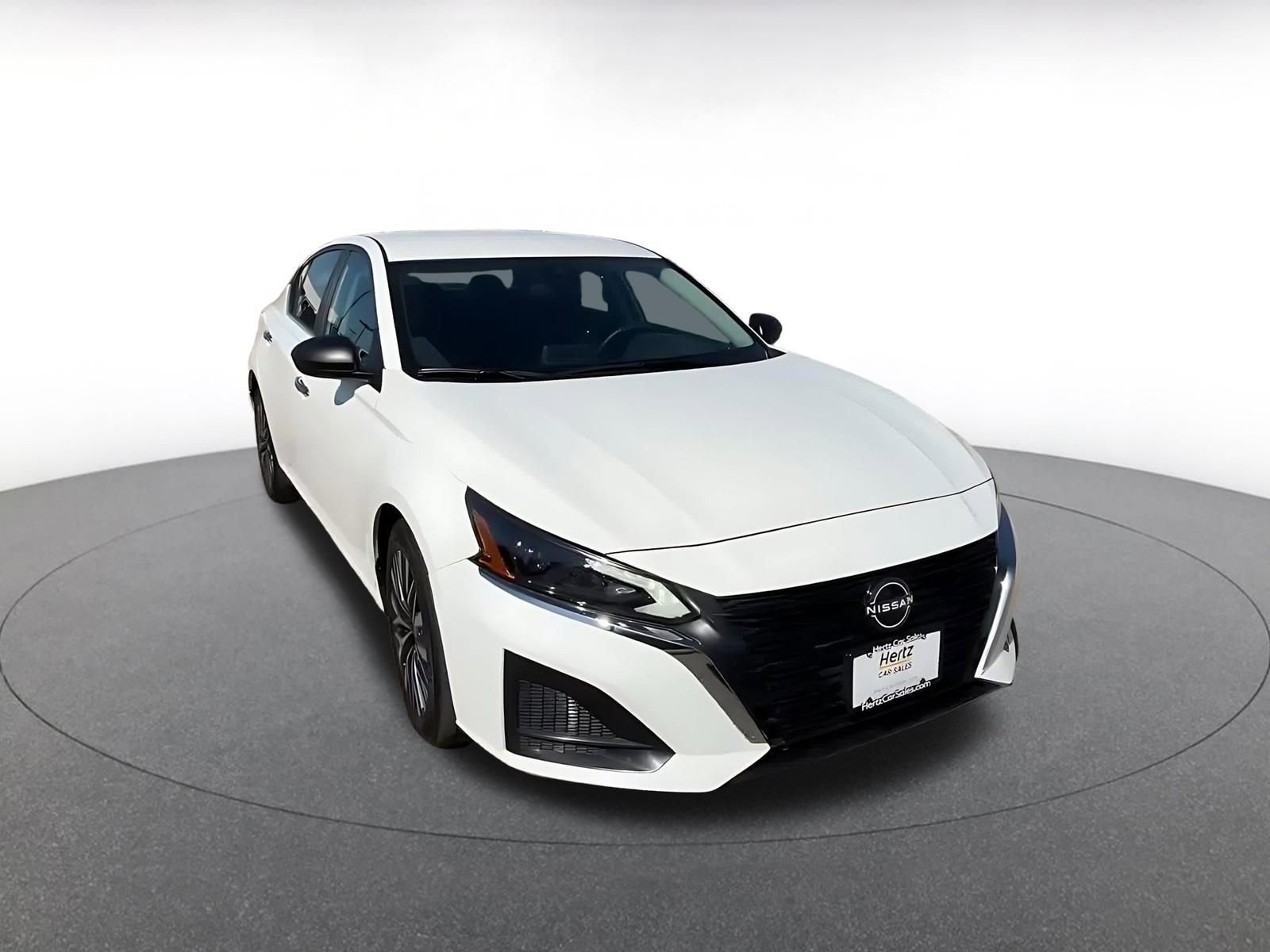 Used 2025 Nissan Altima 2.5 SV FWD image 3