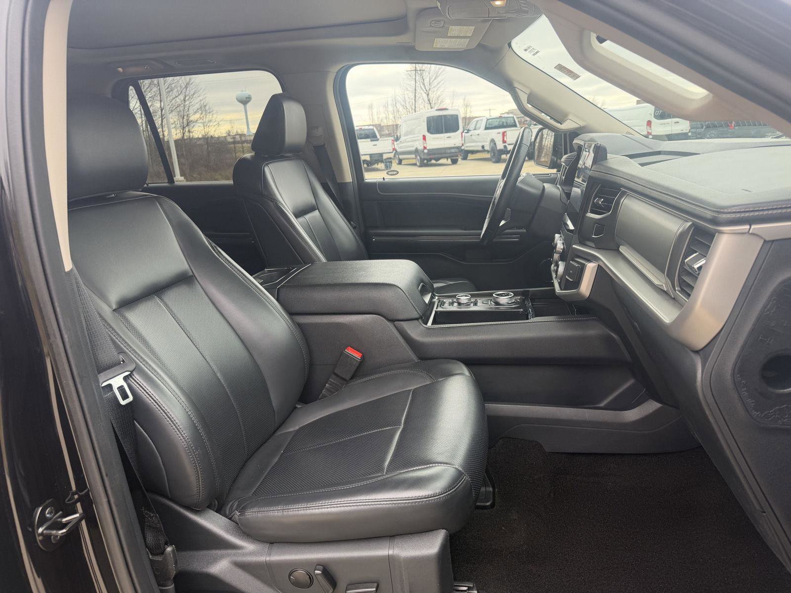 Used 2022 Ford Expedition Max XLT image 33